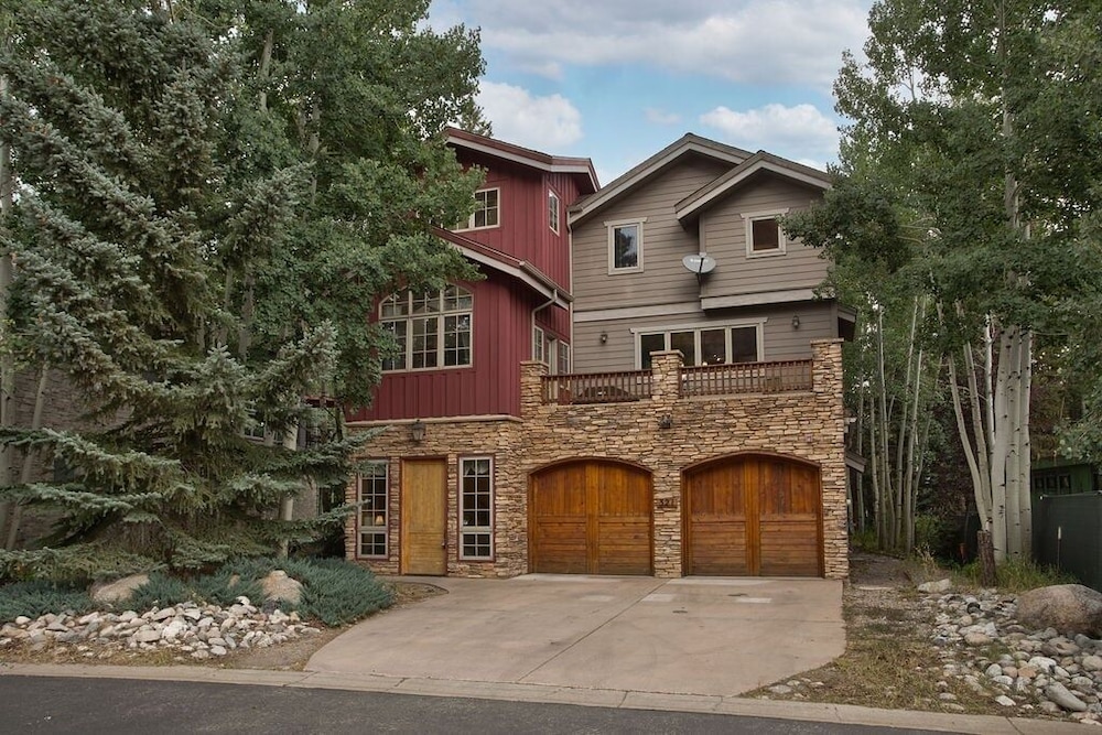 Streamside Lane 4 Bedroom Home