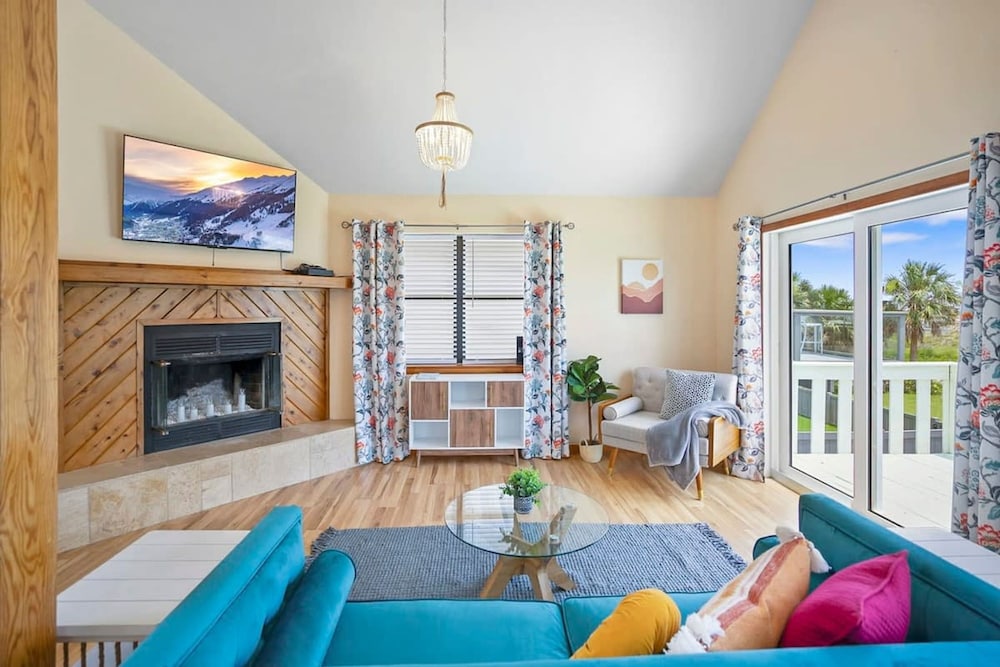 Oceanfront in St Aug Beach Patio BBQ Smart TVs