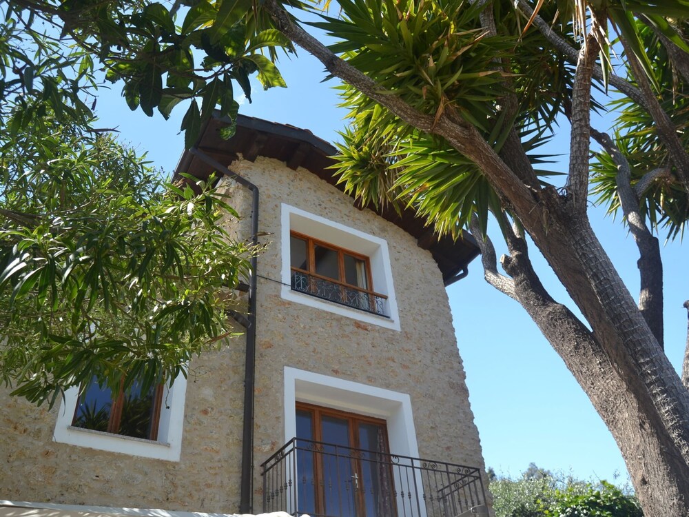 Family Stay in French Riviera view 3