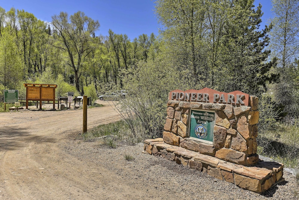 Hot Sulphur Springs Cottage - Near Resort & Rmnp! view 2