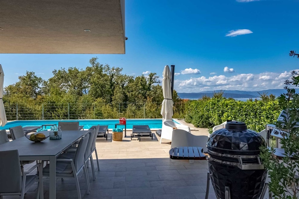 Villa Luxor With Heated Pool