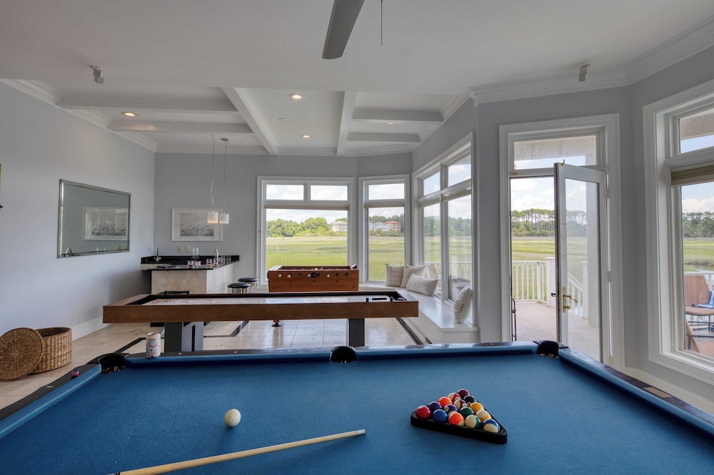 Sleeps 38 2 Homes, Steps to the Beach, Private Pool + Hottub, Game Room, Views