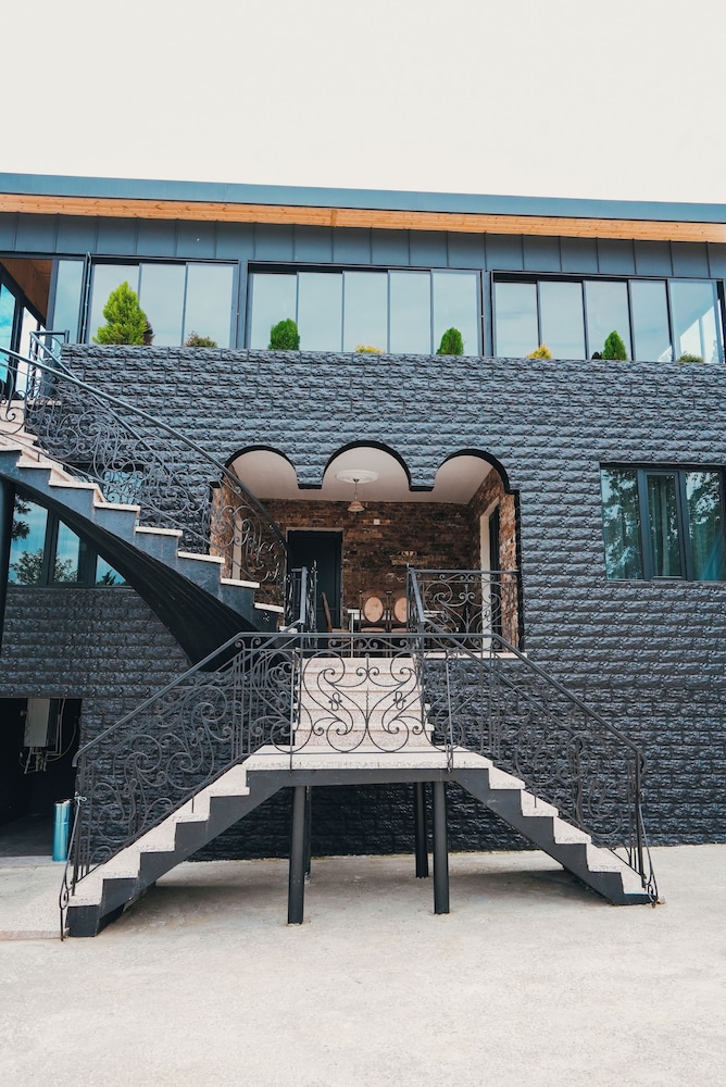 inwoods Tsikhisdziri
