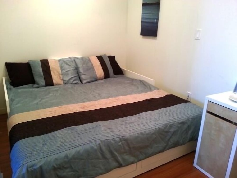 Pacific Centre Suites - Image 2