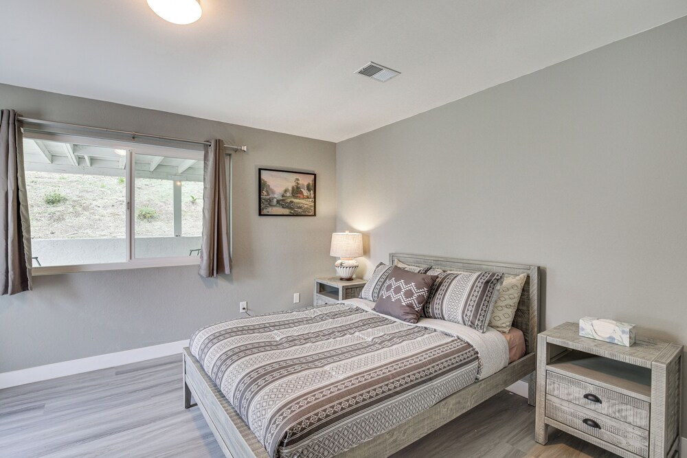 Fireplace, Hot Tub, Patio & Bbq: San Diego Home