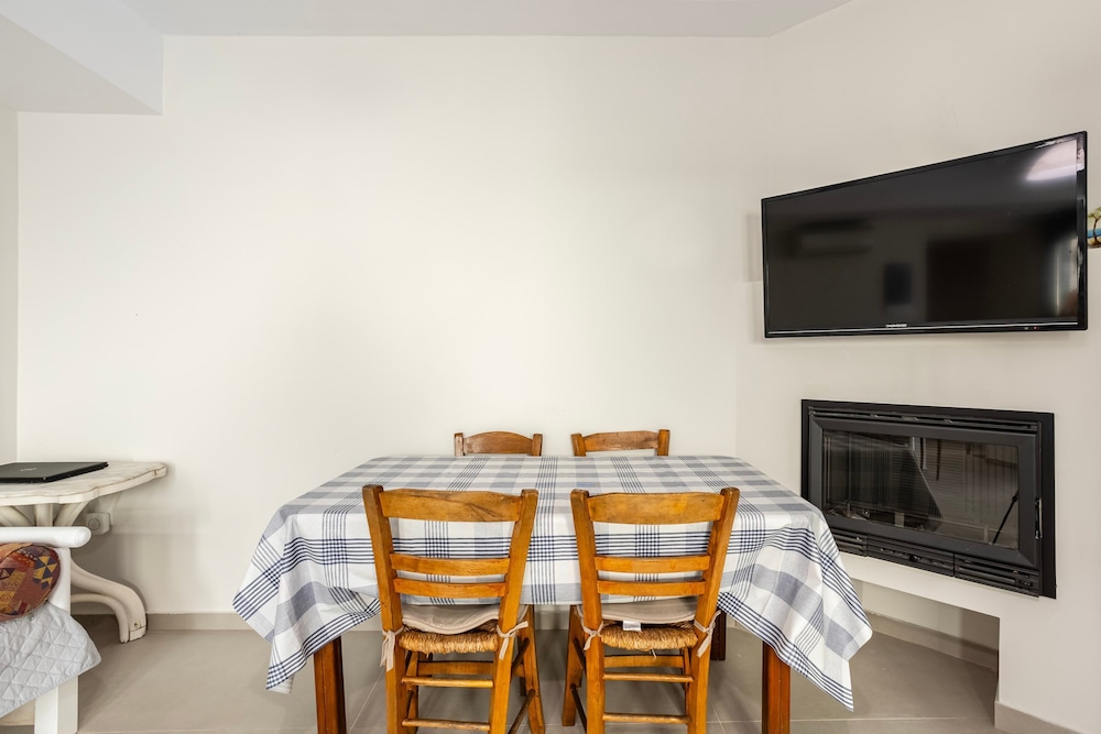 Azure Seaside Retreat in the Heart of Petalidi