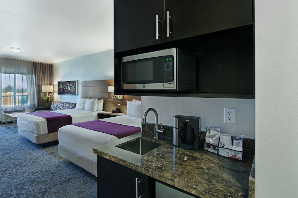 Rohnert Park Vacations - Oxford Suites Sonoma County - Property Image 4
