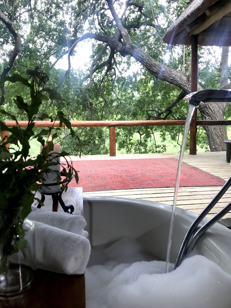 Karongwe - River Safari Lodge
