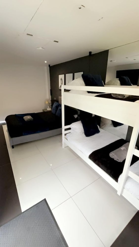 NEW Privacy Suite Serene Apt