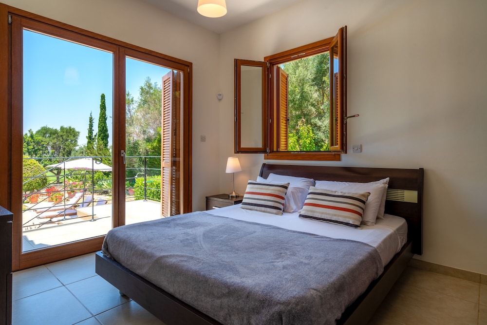 Villa 148 - Lofou view 4
