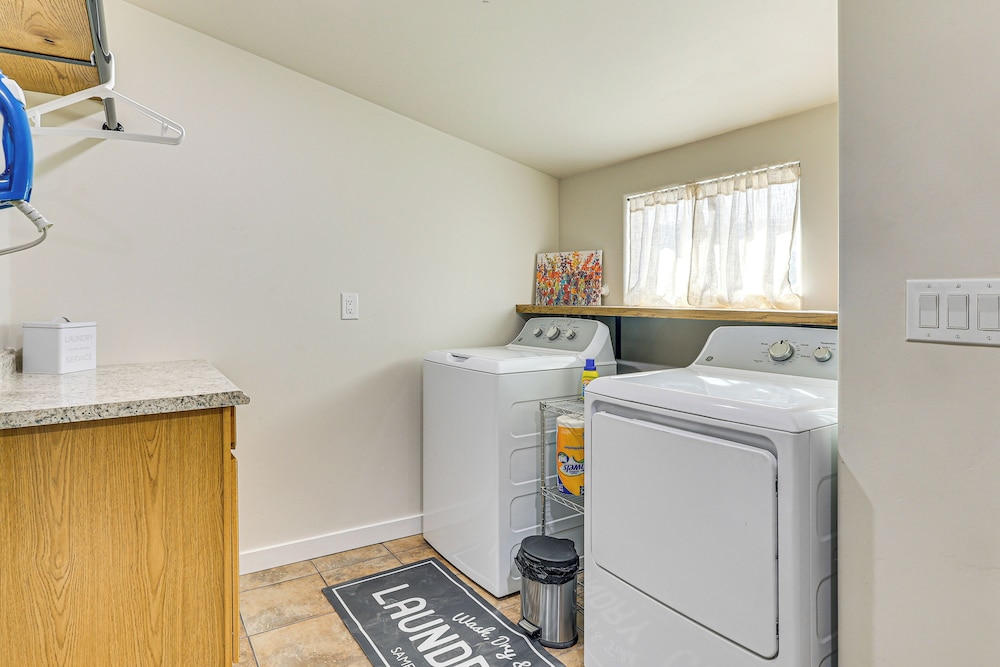 3 Mi to Elephant Butte Lake: Cozy Retreat!