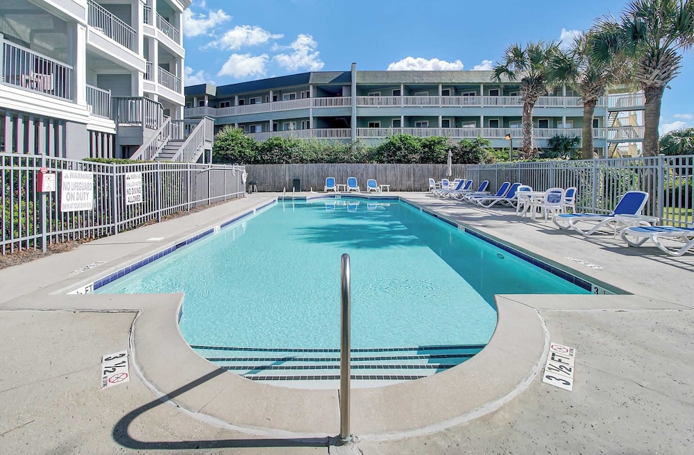 Beachfront 3bdr Condo w/ Pool & Deck Ocean Views Ocean Blvd #102 by Avantstay