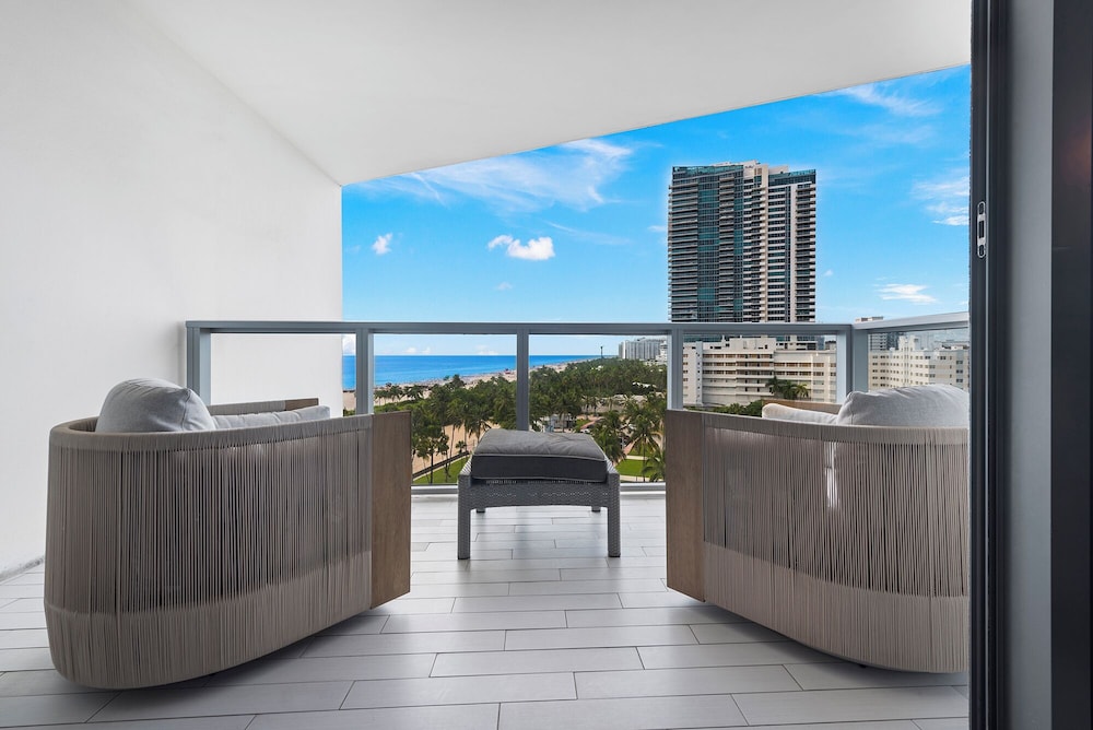 Luxury Vacation Rentals in South Beach by LRMB