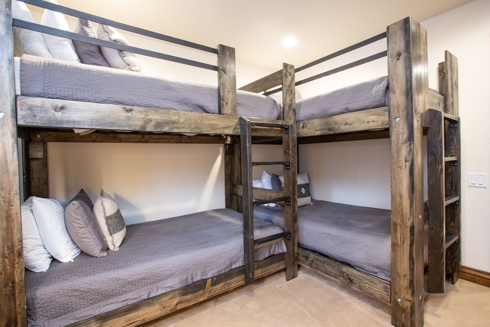 Ridgepoint at Deer Valley Resort - Three Bedroom with Hot Tub #124 3 Condo