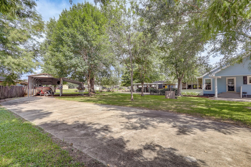 5 Mi to Downtown Morgan City: Waterfront Retreat