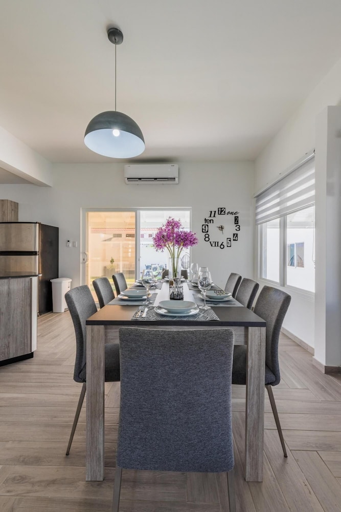 NEW Modern Stylish 6BR 6BA Villa Near Palmbeach