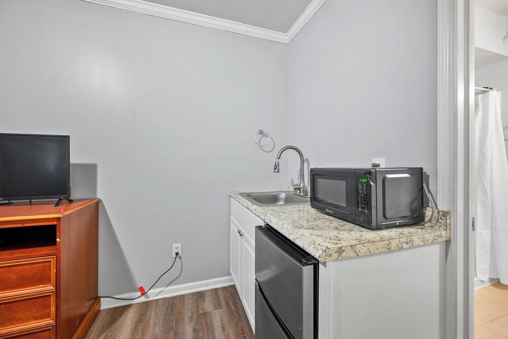 Cozy 1BR Retreat in Brownstown Relax & Unwind!