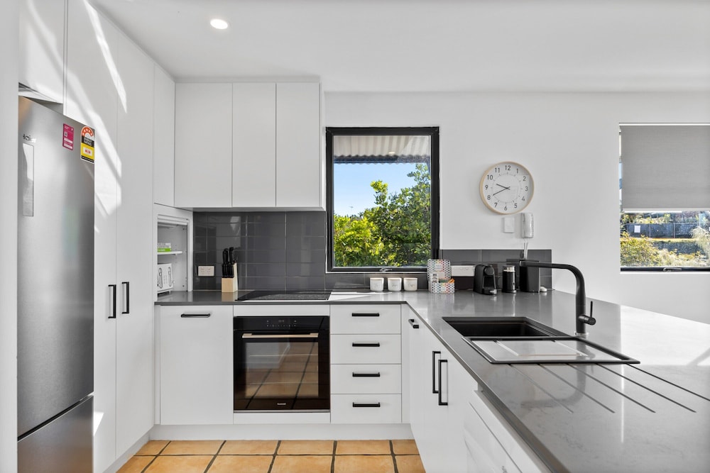 Pristine 2-bed Apartment With Pool and Balcony