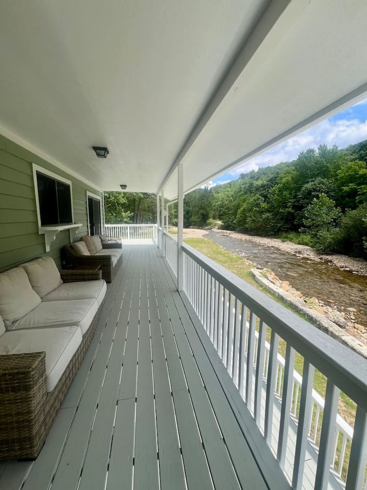 Cozy Mountain Home on the South Toe River