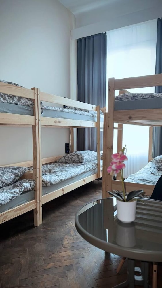 FiveHostel