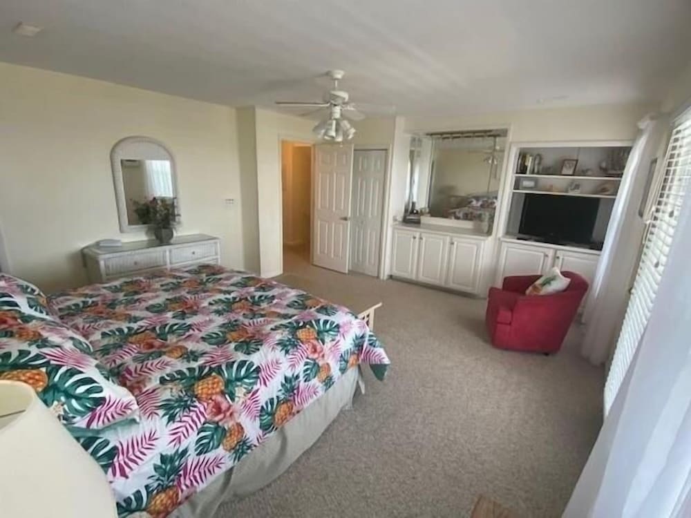 Due South - 5 Br Home