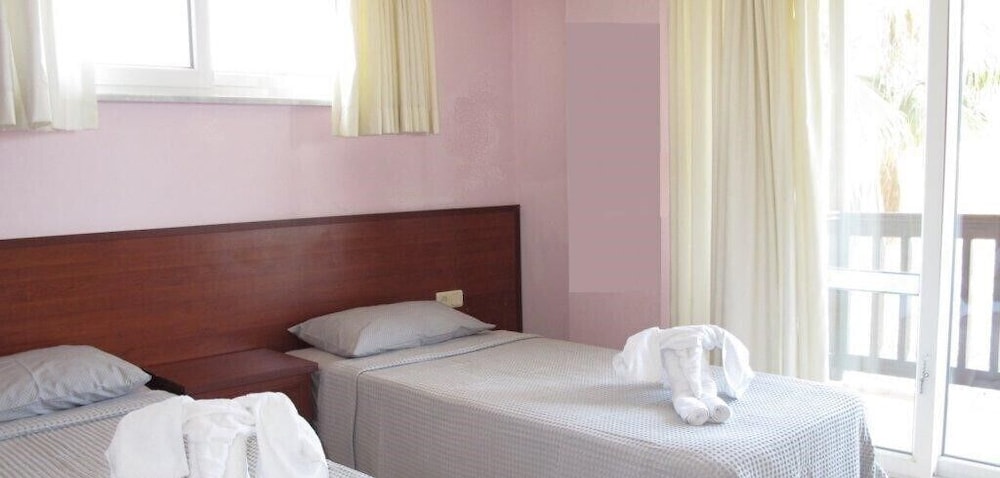 Villa RN4D by JoyLettings view 2