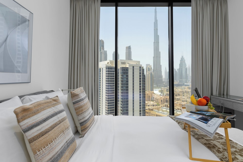 Maison Privee - Sky-High Panoramic Apt with Iconic Burj Khalifa Views