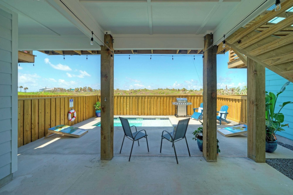 2 Homes, Sleeps 22 2 Private Pools, Firepit, Steps to Beach Boardwalk Access