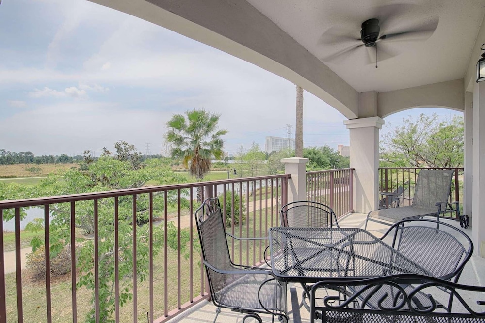 5048 Vista Cay