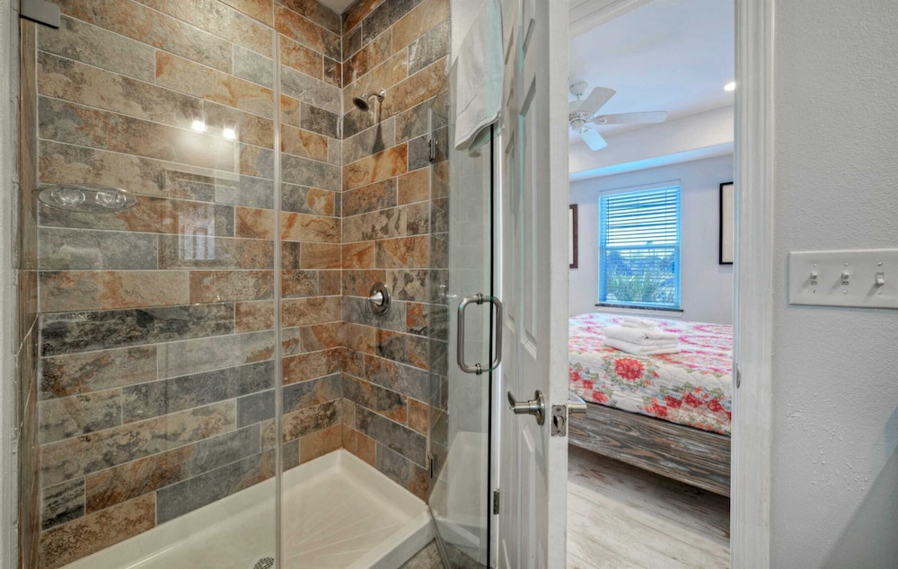 Sleeps 31 2 Homes w/ Boat Dock + Waterfront Pool Laguna Village Getaway