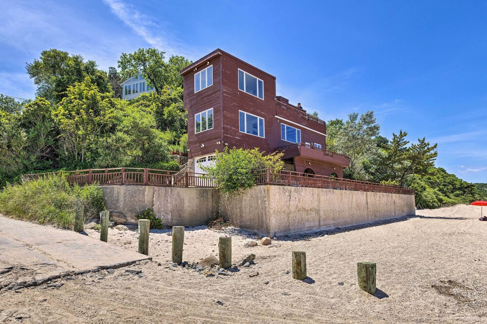 Beachfront Wading River Home w/ Deck & Grill!