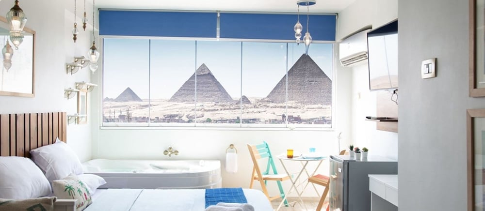 Jacuzzi Studio @ The Pyramids Free Airport Pickup