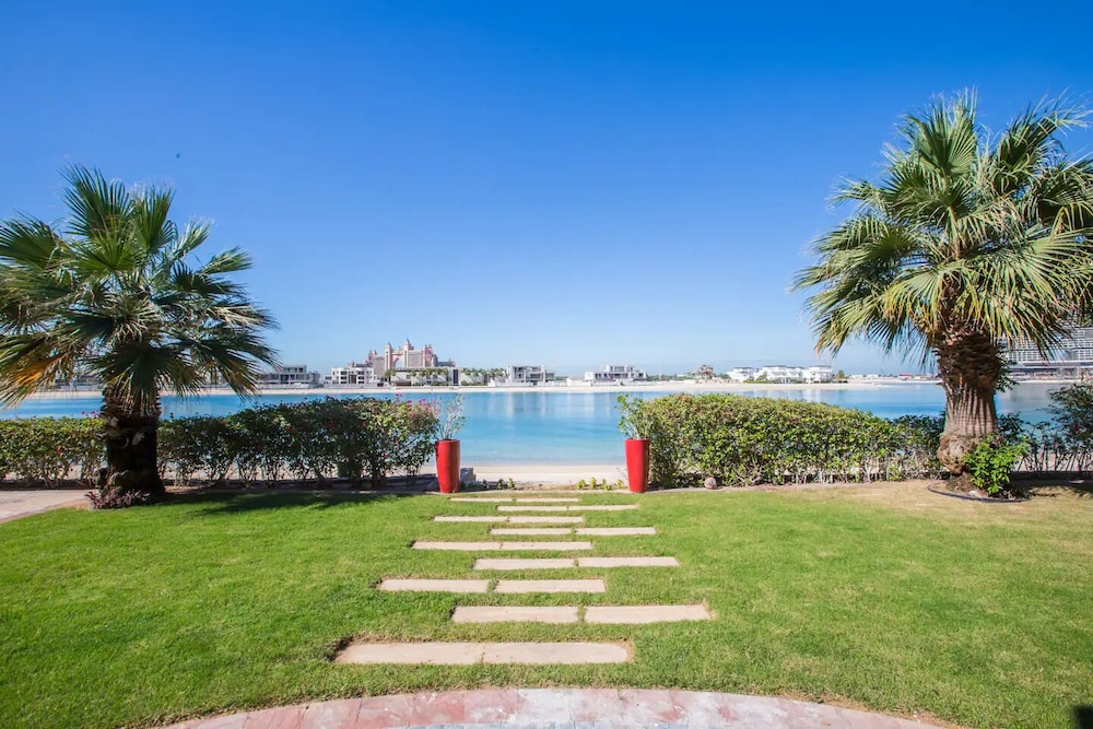 Private Palm Villa - Mint Stay