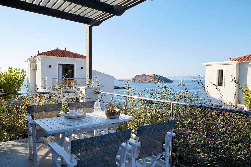 Eleia Seafront Rooms & Villas photo 3