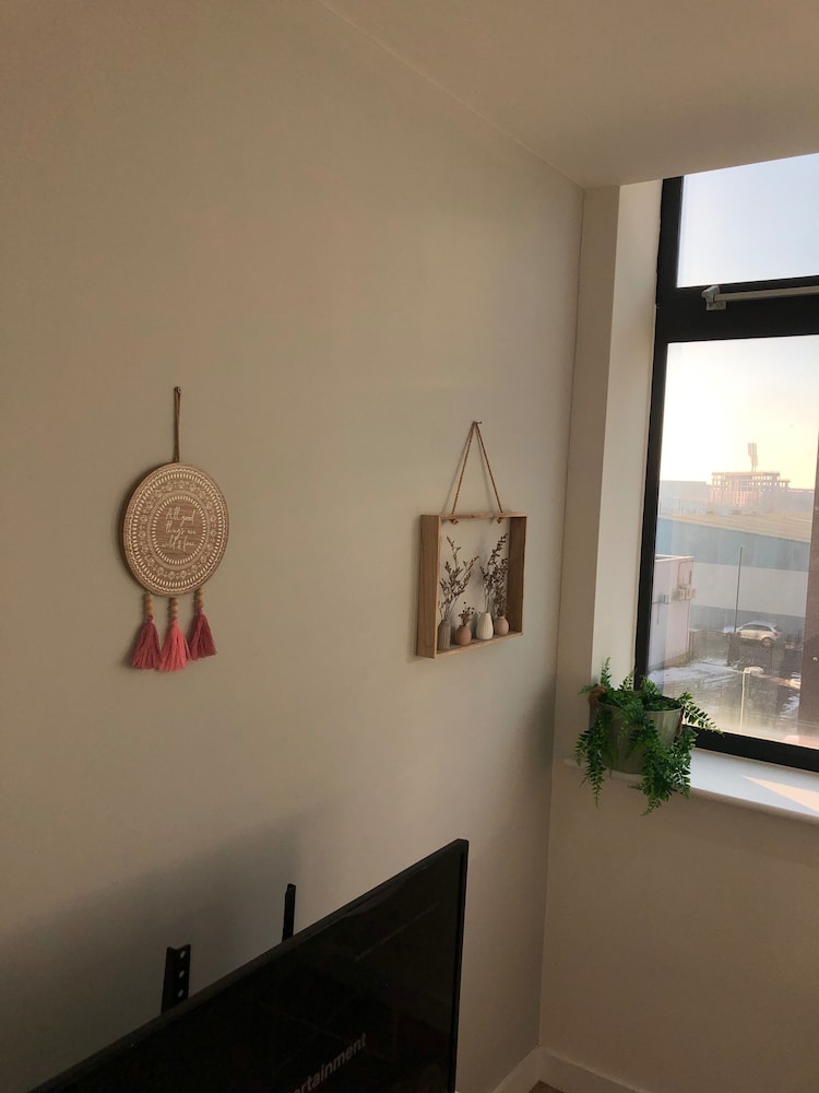 Central Trafford Apartment Free Parking
