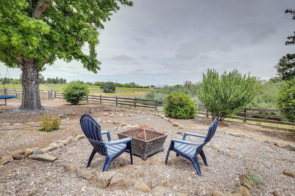 Sonoma County Vacation Rental w/ Vineyard Views!