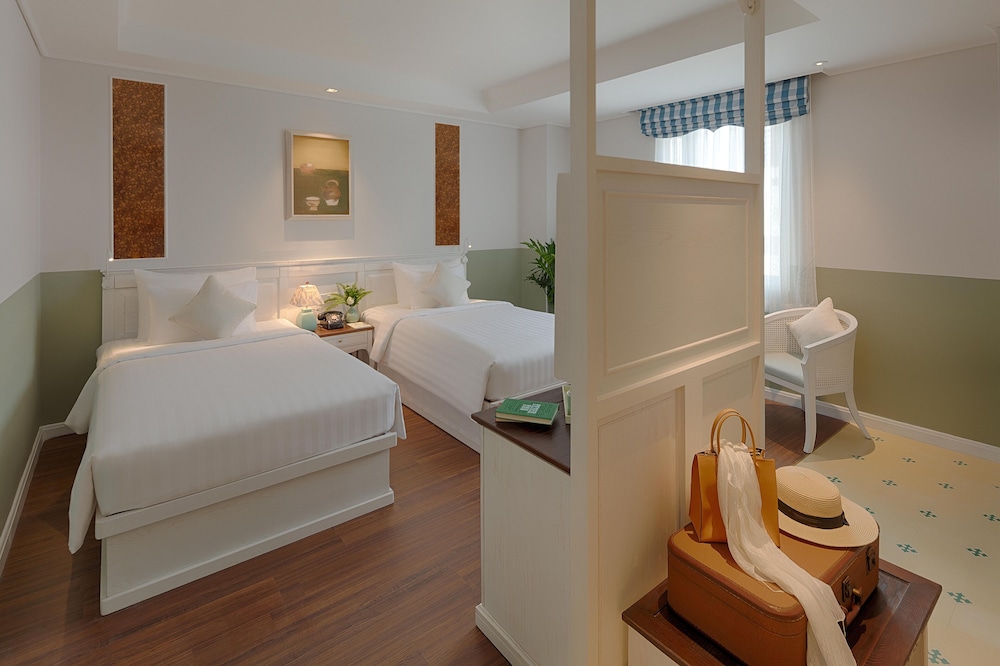 Au Lac Charner Hotel 6