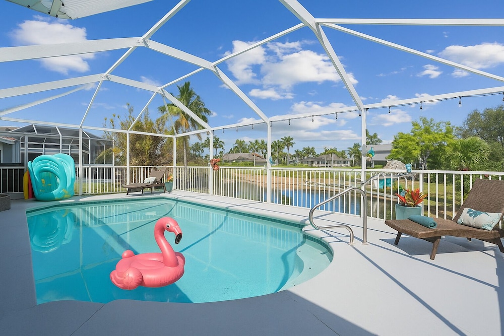 Seahorse Cove - Pool, Gulf Access & Tiki Bar 3 Bedroom Home