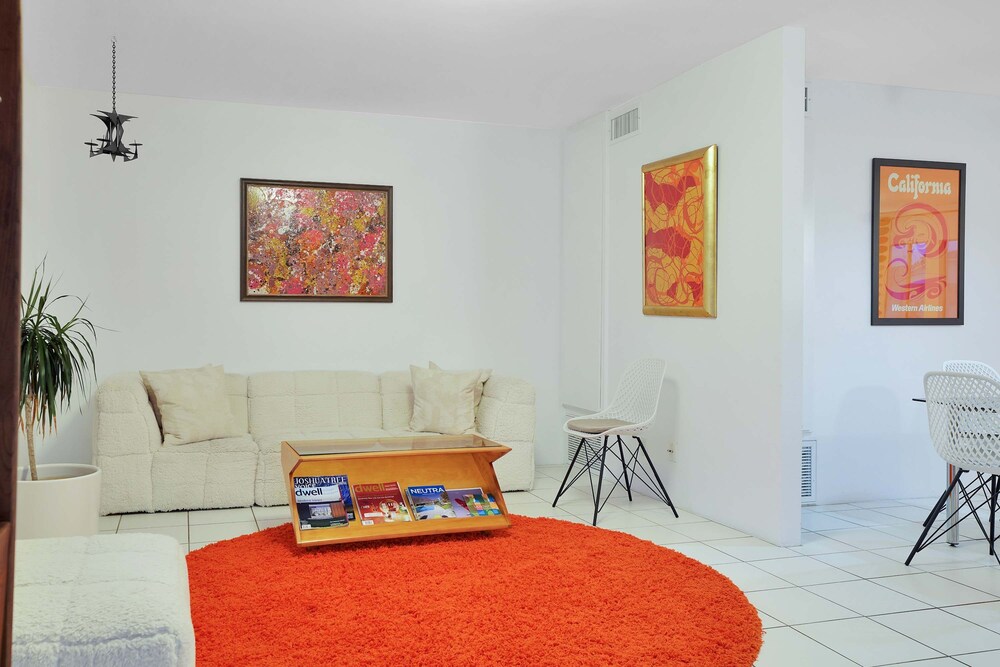 Retro Desert Retreat - Ideal Palm Springs