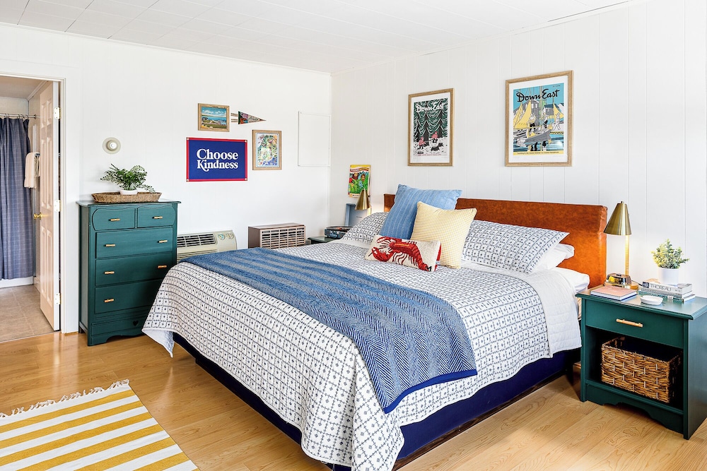 Seascape Motel & Cottages
