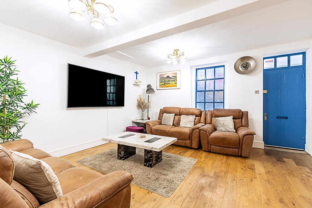 Spacious 4-bed House Near Liverpool St