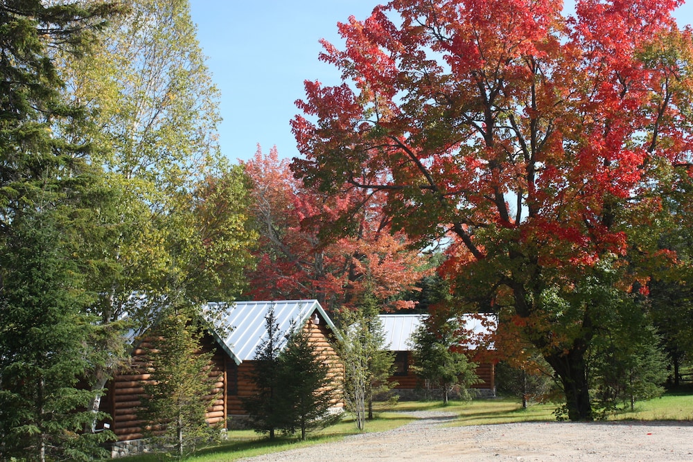 Lake Parlin Lodge & Cabins