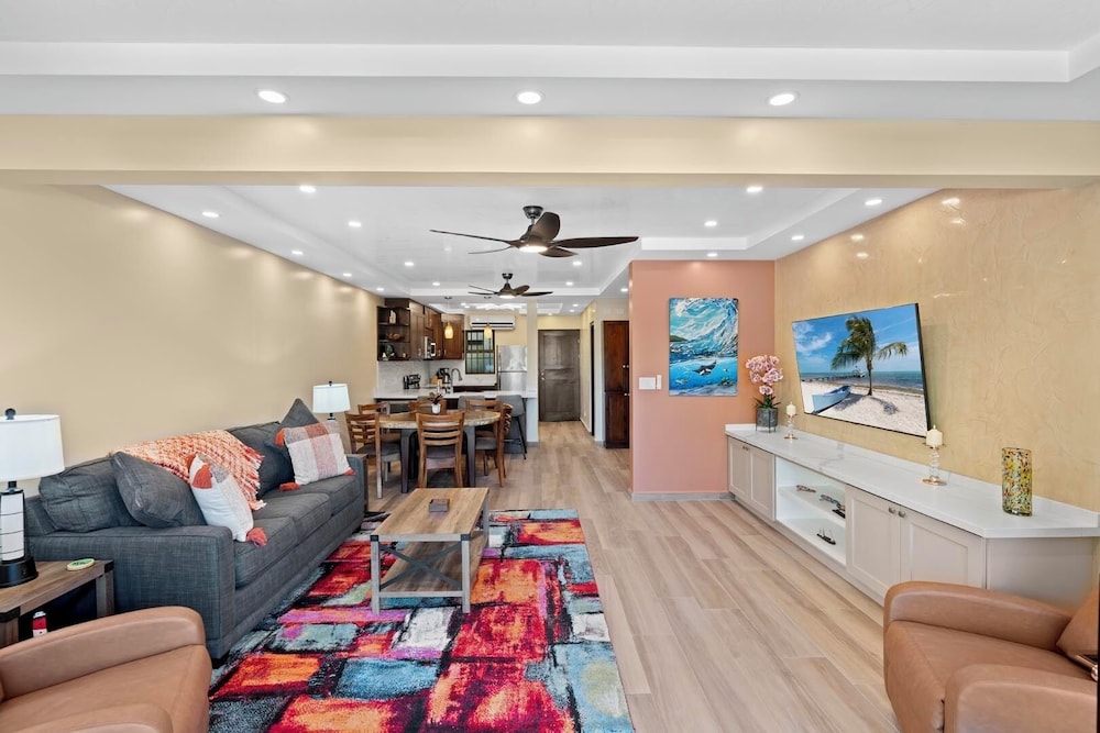 Stylish 2-Bedroom Beach Condo with Ocean-View Deck, Lush Pool Area & 2-Minute Walk to Flamingo Beach