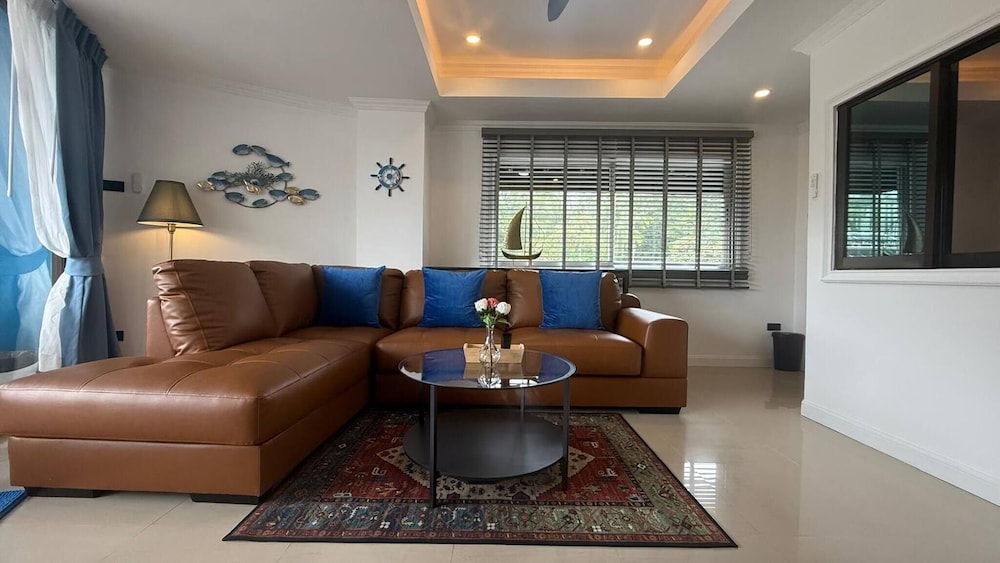 Palace - Spacious 1 Bedroom Condo With Shared Pool