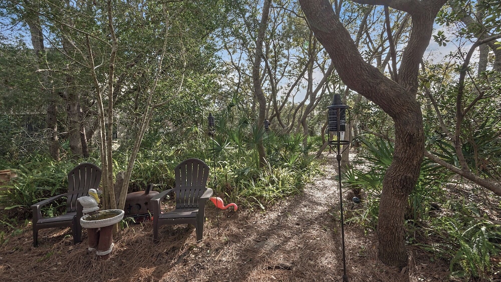 Pool + Tennis & Nature Trails & 6 Minutes to Beach view 5