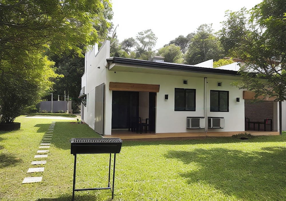 Avita Holiday Home