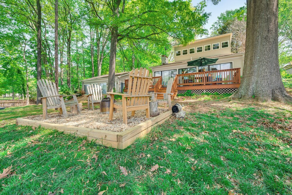 14 Mi to Childress Vineyards: Scenic Fall Retreat