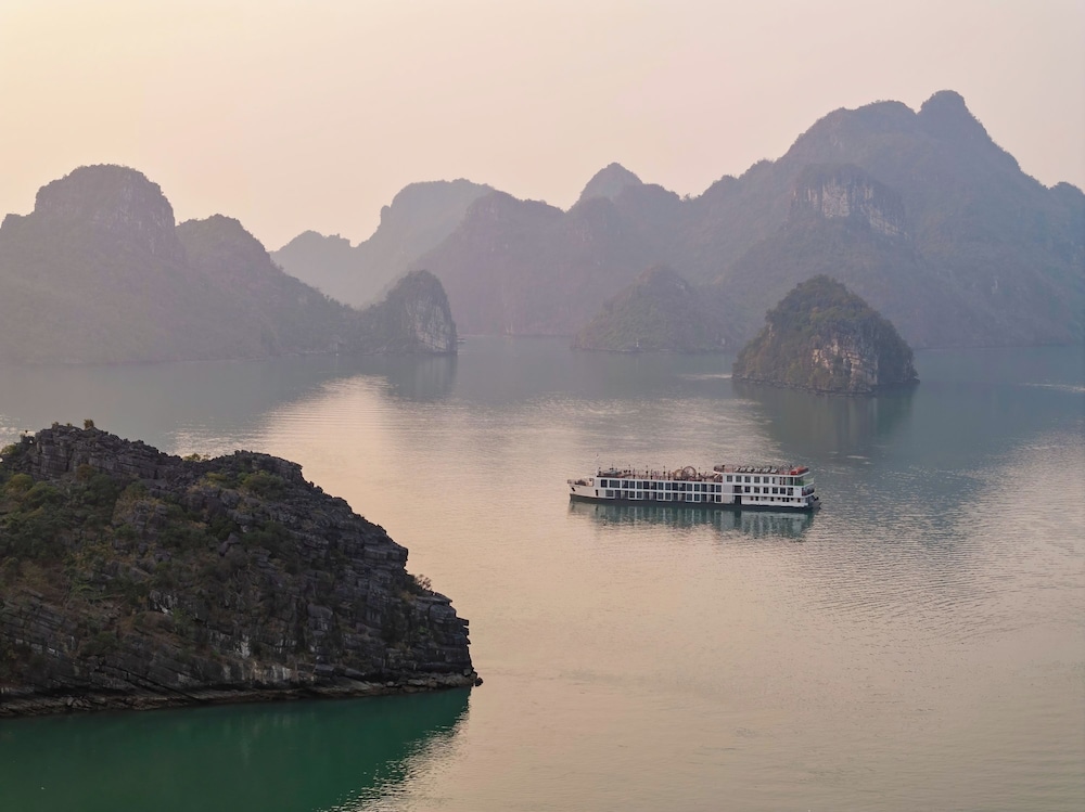 Indochine Grand Lan Ha Bay