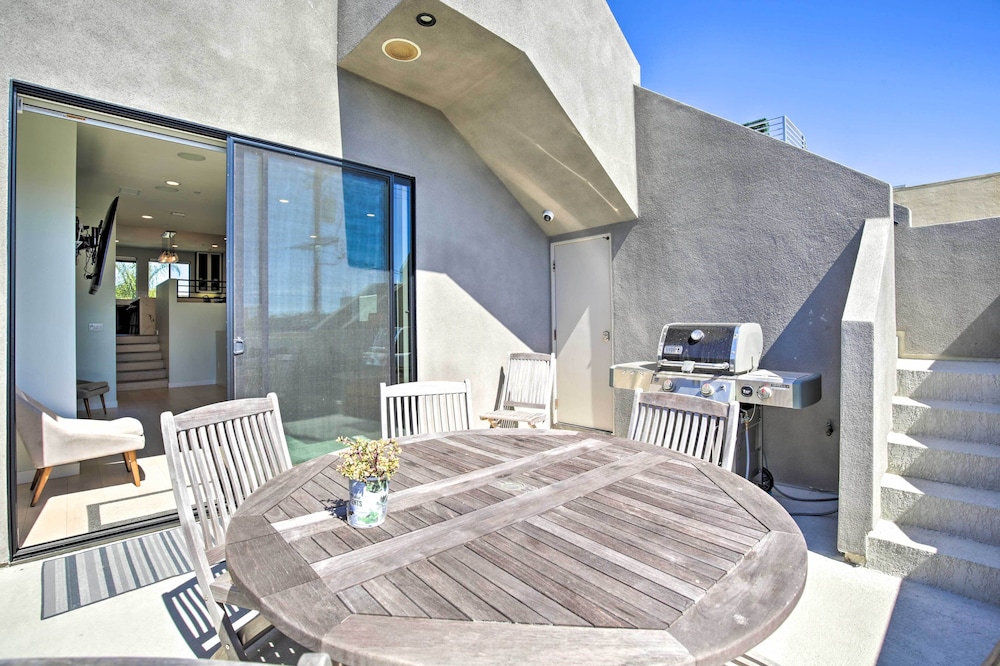 Chic San Diego Abode Rooftop Balcony + Bay Views!