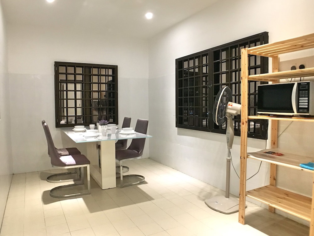 iBook8 Superior 1 Bedroom Gurney Suites by iBook Homestay